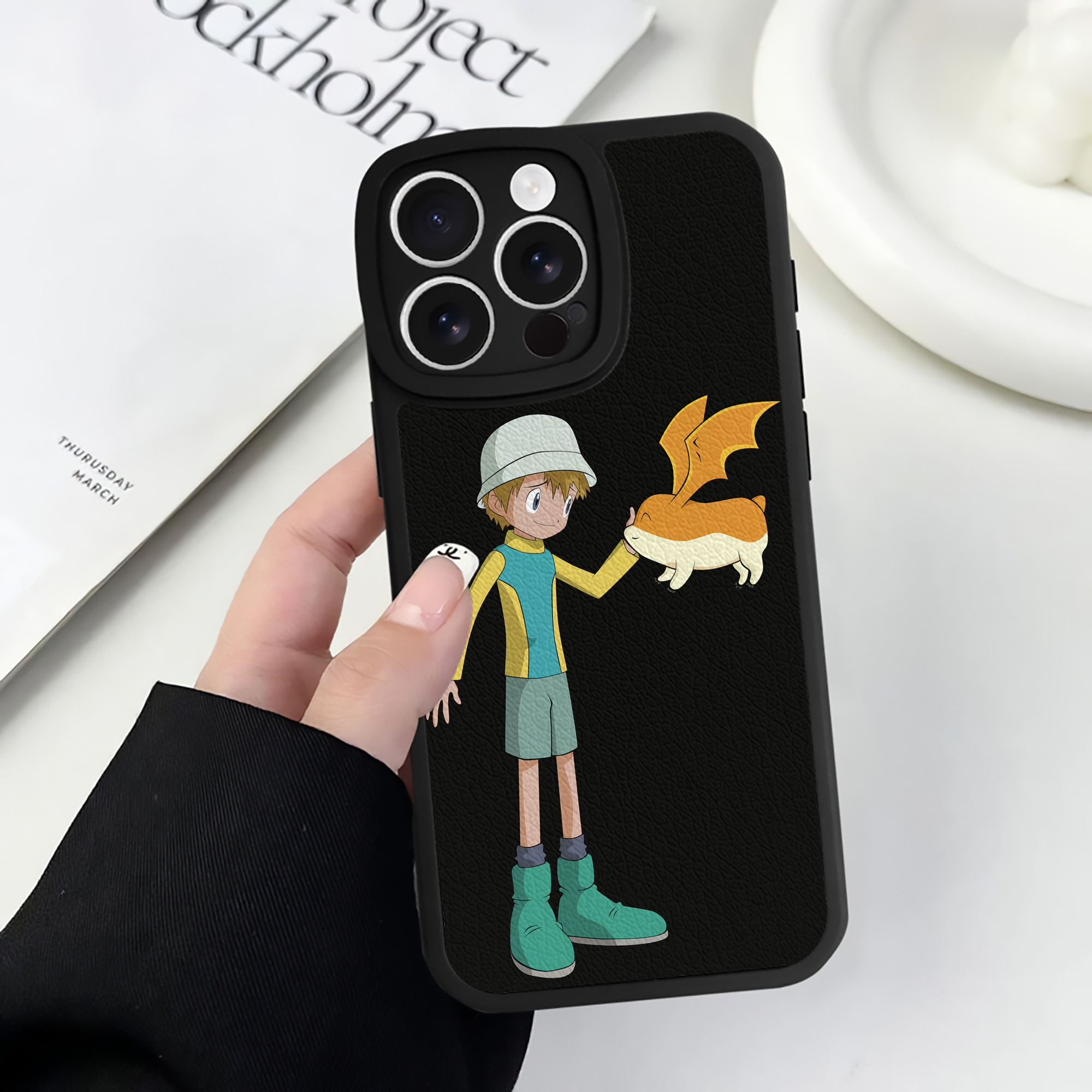 （画像用） Digimon デジタルモンスター/デジモン 【iPhone 16シリーズ対応】シリコンスマホケース（レザー調） 材質：シリコン